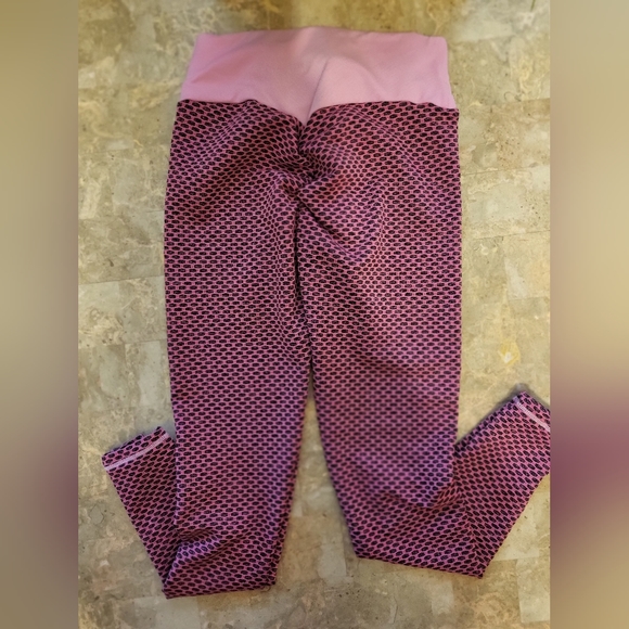 Pink Scrunchbutt leggings - Picture 6 of 6